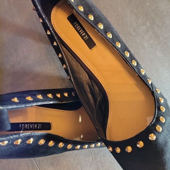 FOREVER 21 ROCKTUD POINTED TOE WOMEN"S STILETTOS PUMP - Picture 10 of 14